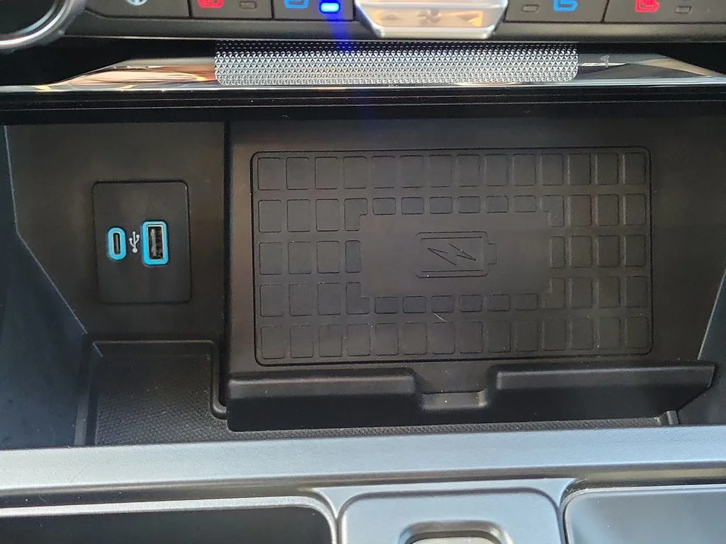 Used 2022 Carbonized Gray Metallic Ford Platinum image 23