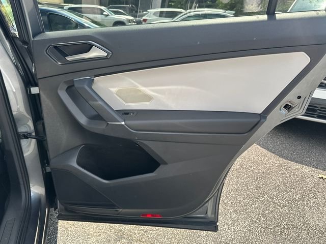 Used 2018 Gray Volkswagen 2.0T SE image 15