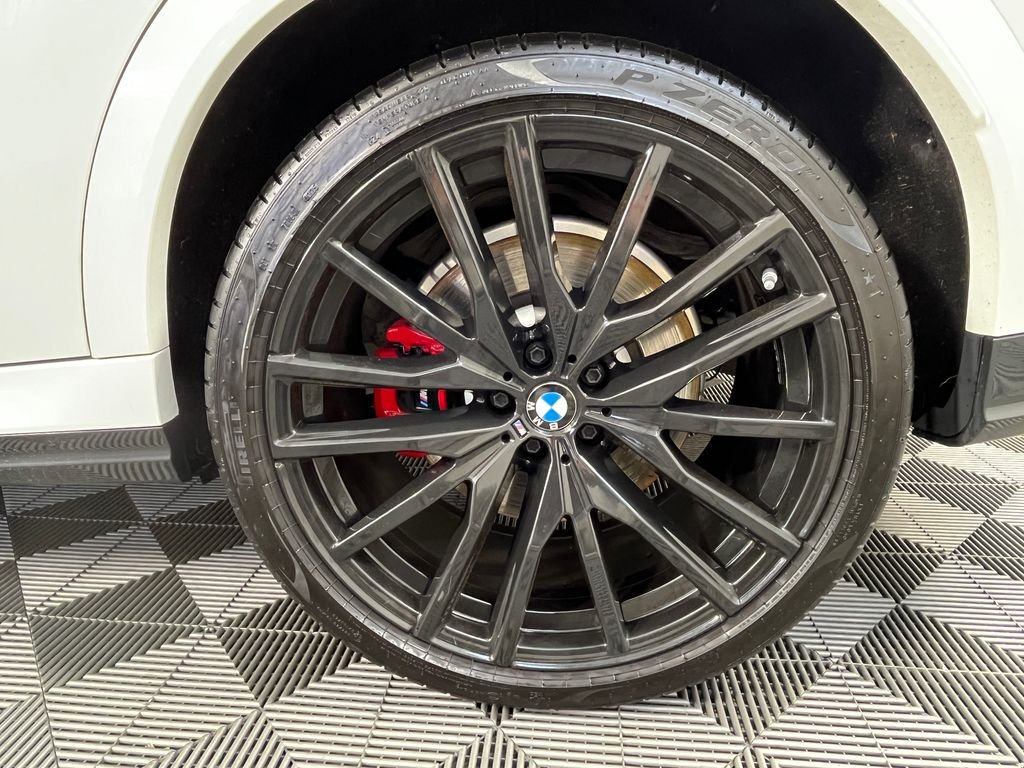 Used 2024 White BMW M60i image 16