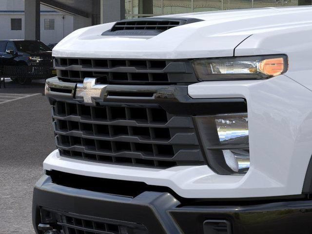 New 2026 Summit White Chevrolet WT image 13