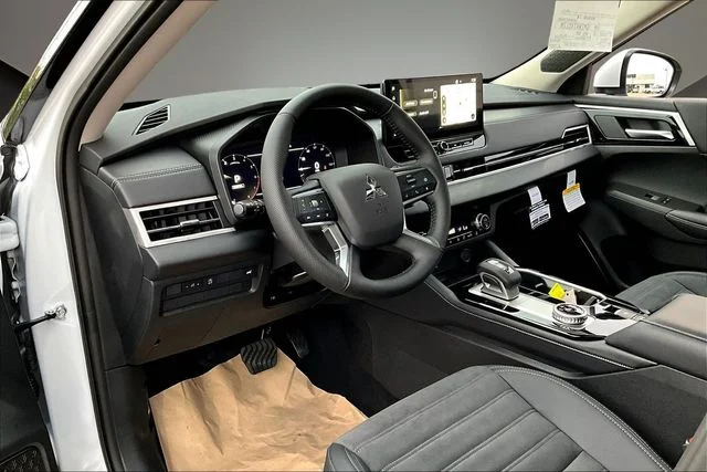 New 2026 White Mitsubishi SE image 7