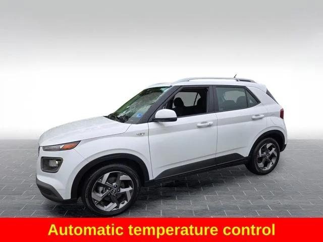 Used 2025 White Hyundai SEL image 4