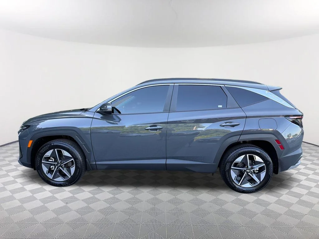 Used 2025 Gray Hyundai SEL Convenience image 8