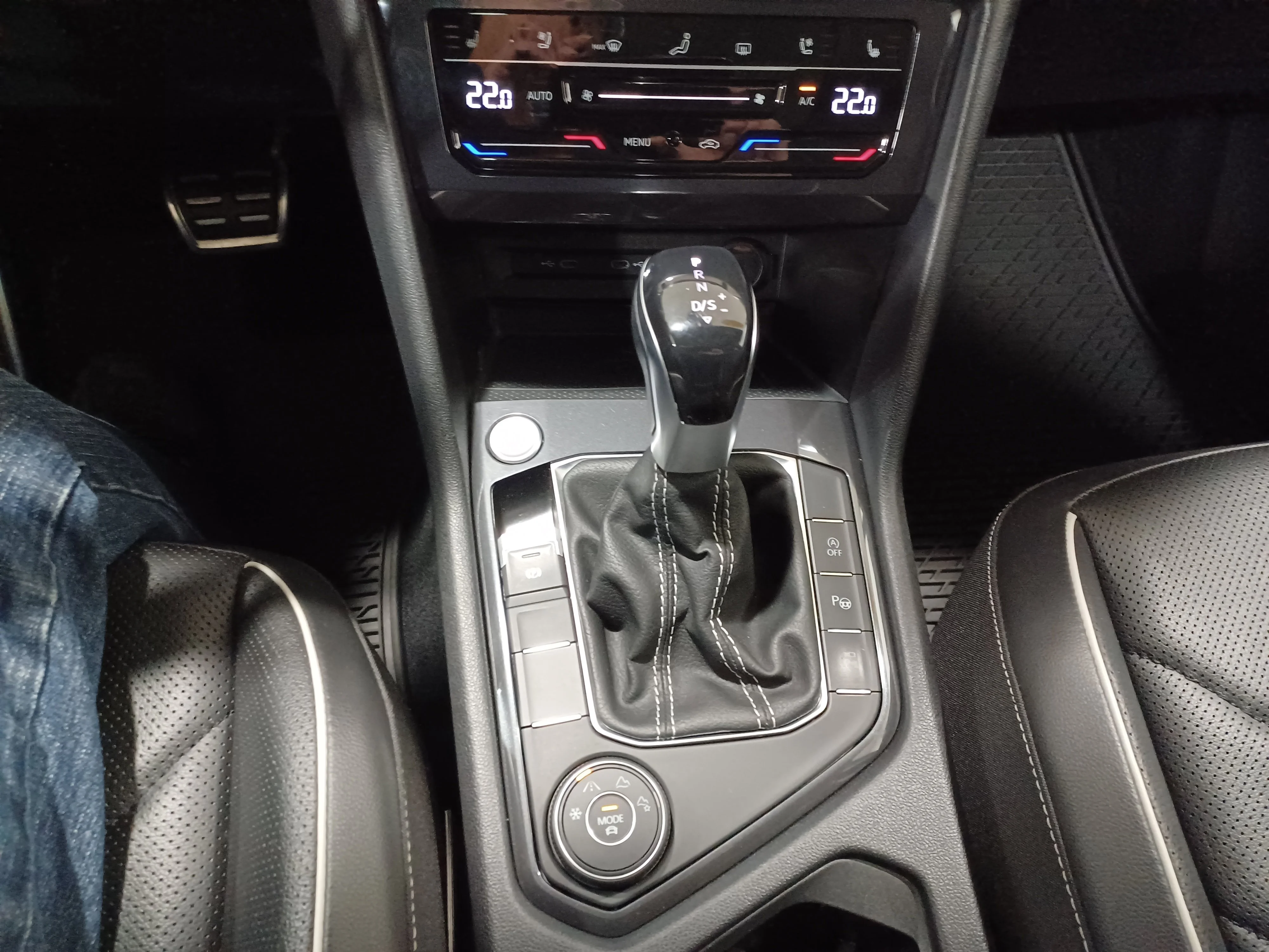 Certified Used 2022 Platinum Gray Metallic Volkswagen Highline R-Line 4Motion*Remote Start | Nav | 360 Cam | Htd & Cooled Leather | Pano Roof | Htd Wheel image 19