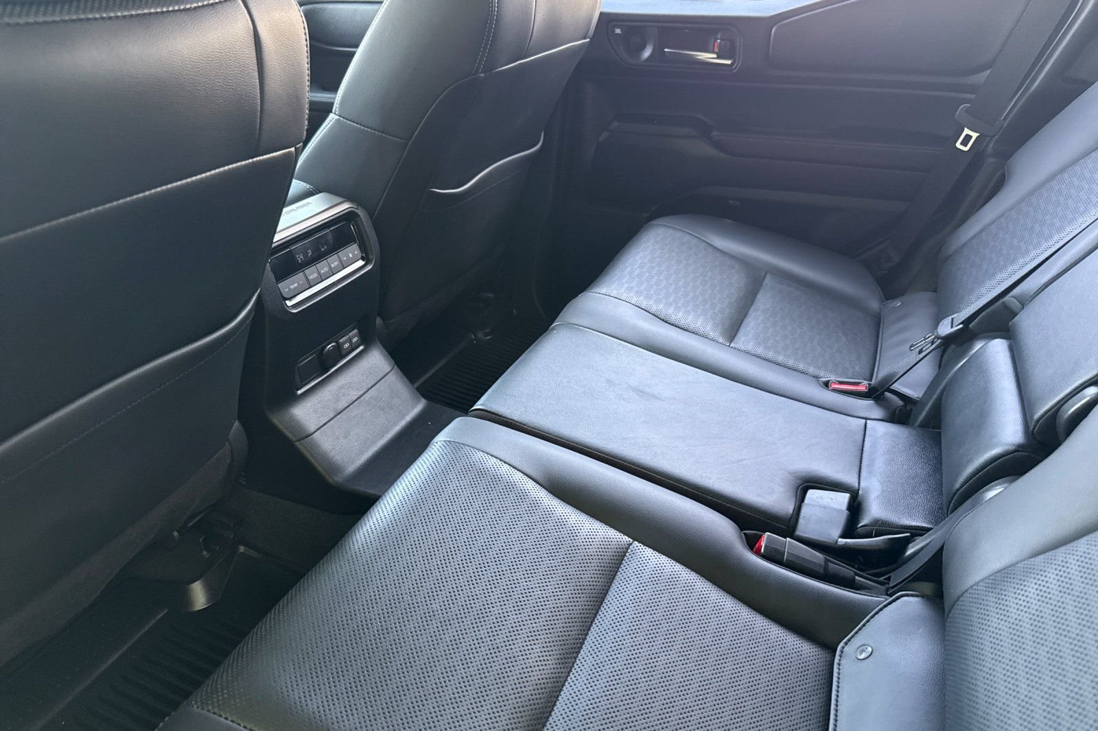 Used 2025 White Toyota Base image 11