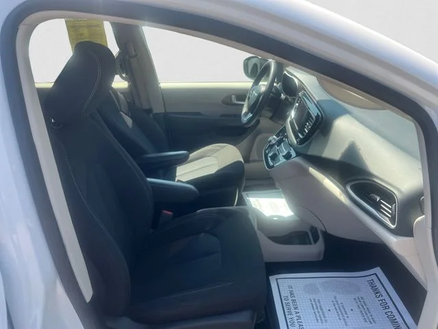 Used 2023 White Chrysler LX image 15