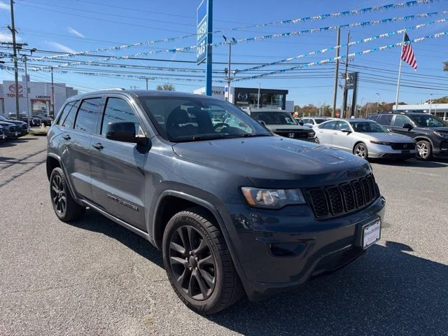 Used 2018 Rhino Clearcoat Jeep Altitude image 4