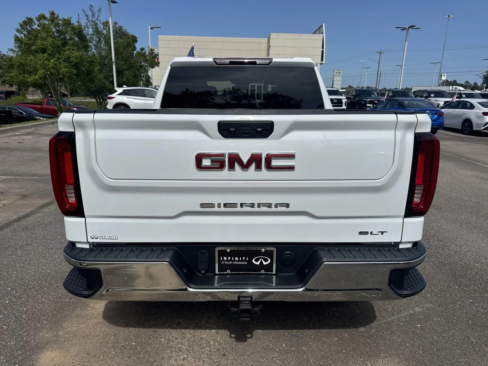 Used 2024 White GMC SLT image 6