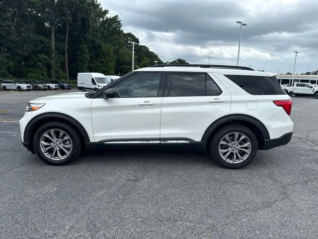 Used 2023 White Metallic Ford XLT image 7