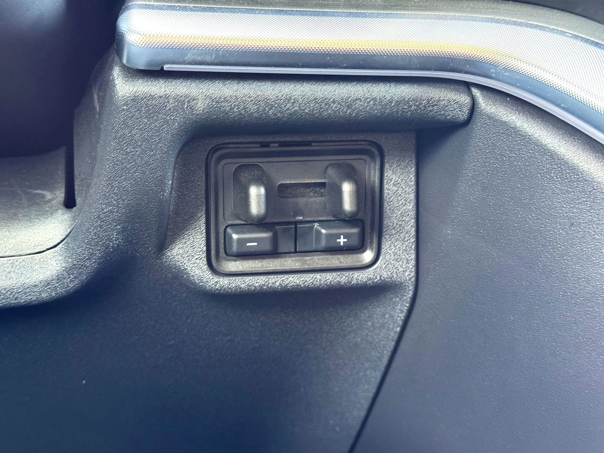 Used 2025  Ford Platinum image 29