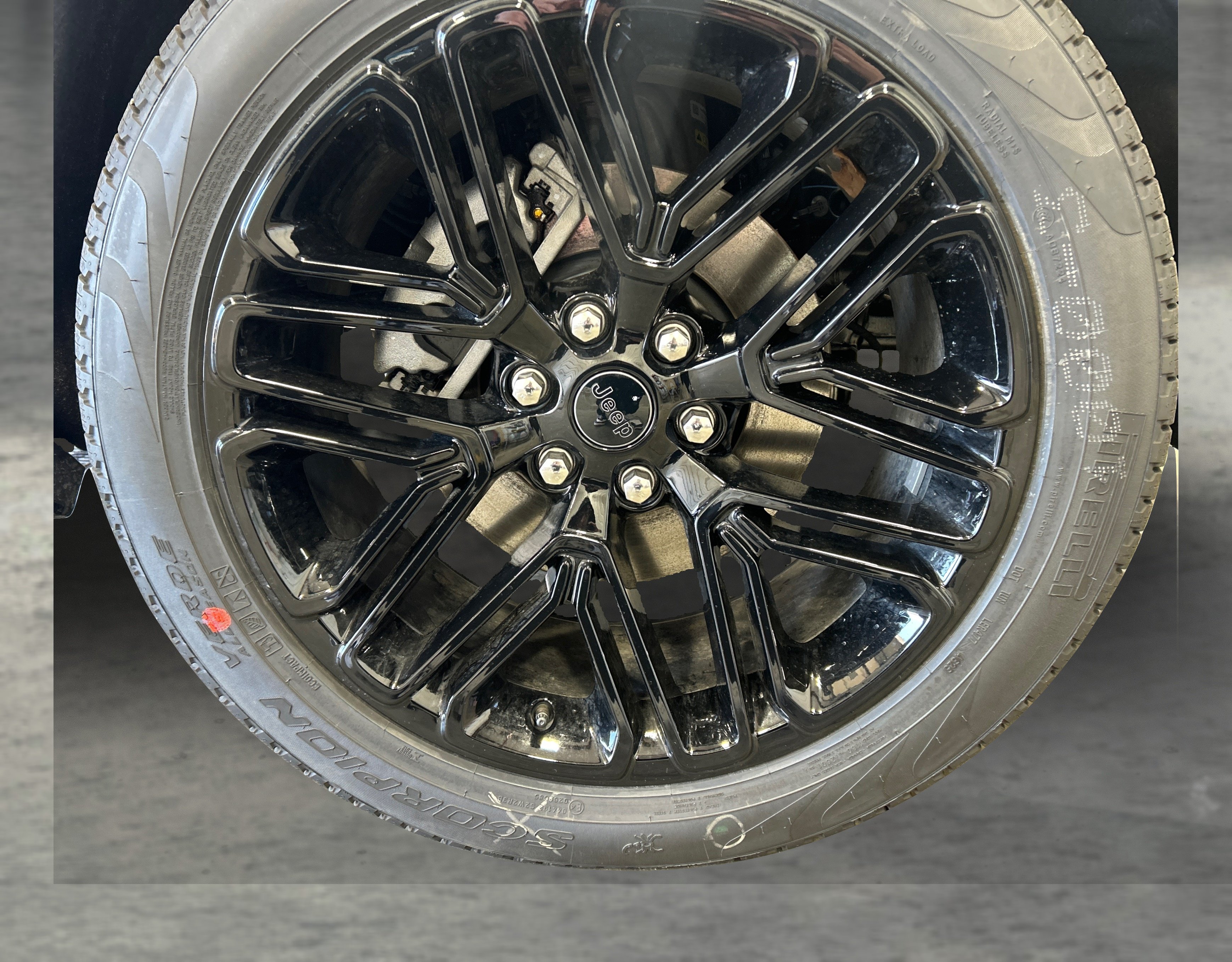 New 2026 Velvet Red Pearl-Coat Exterior Paint Jeep Limited Reserve image 23