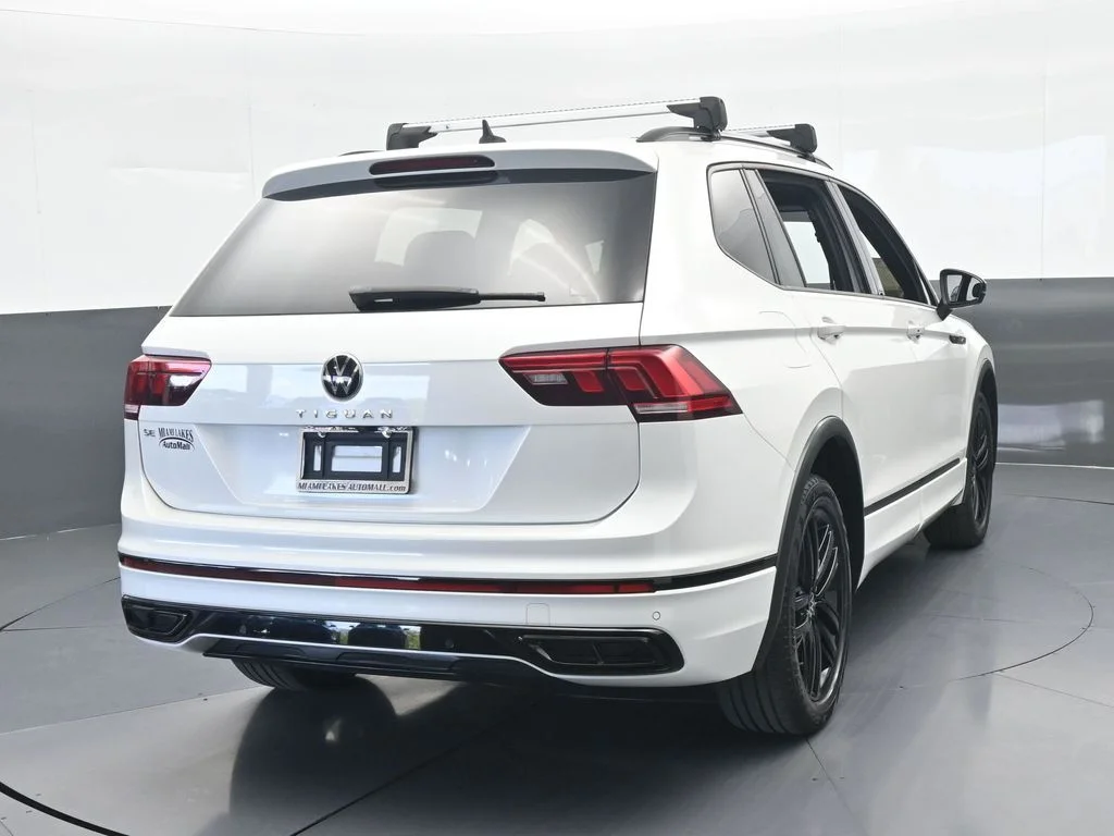 Used 2022 Oryx White Pearl Volkswagen 2.0T SE R-Line Black image 4