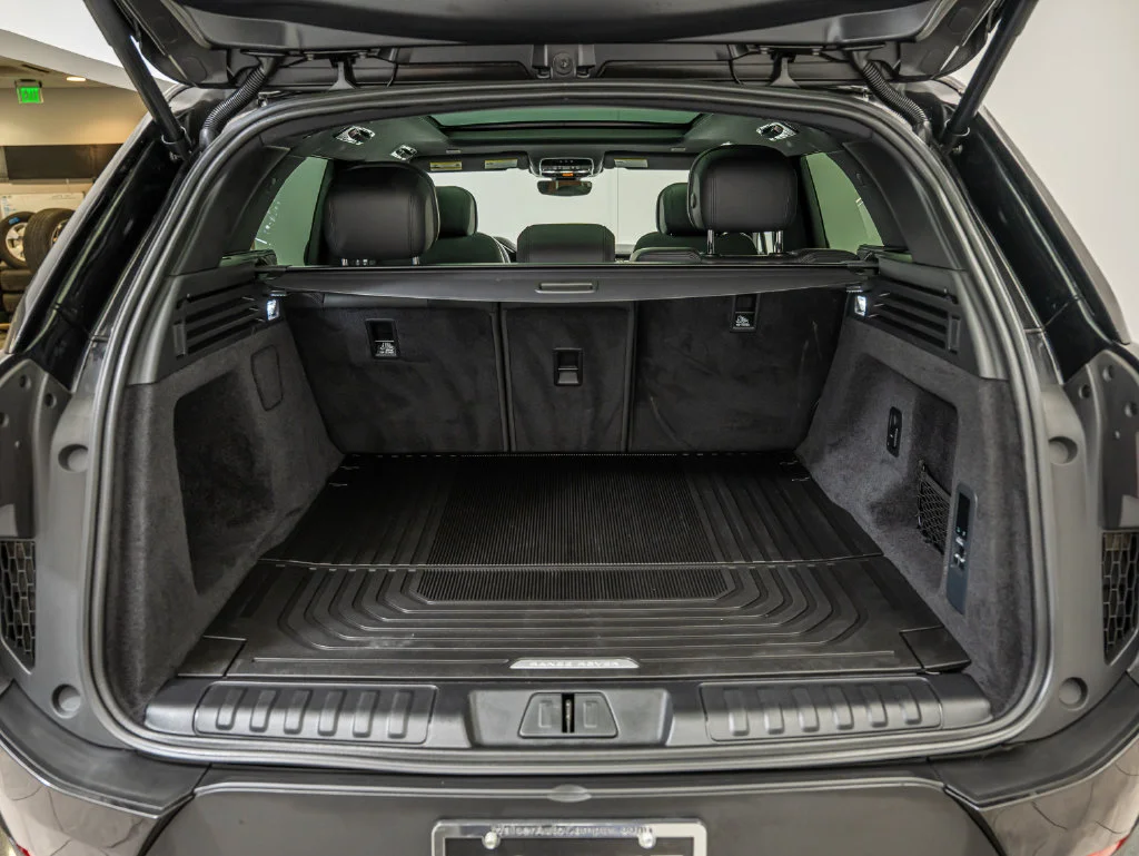 Used 2026 Santorini Black Land Rover SE image 35