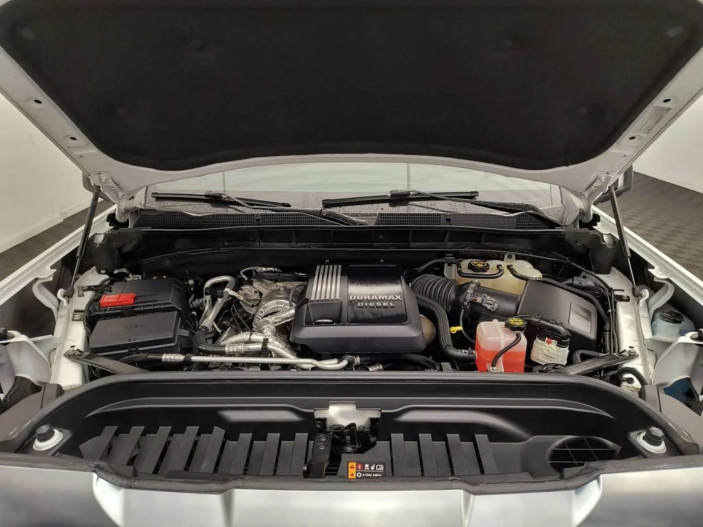 Used 2022 Summit White GMC AT4 image 31