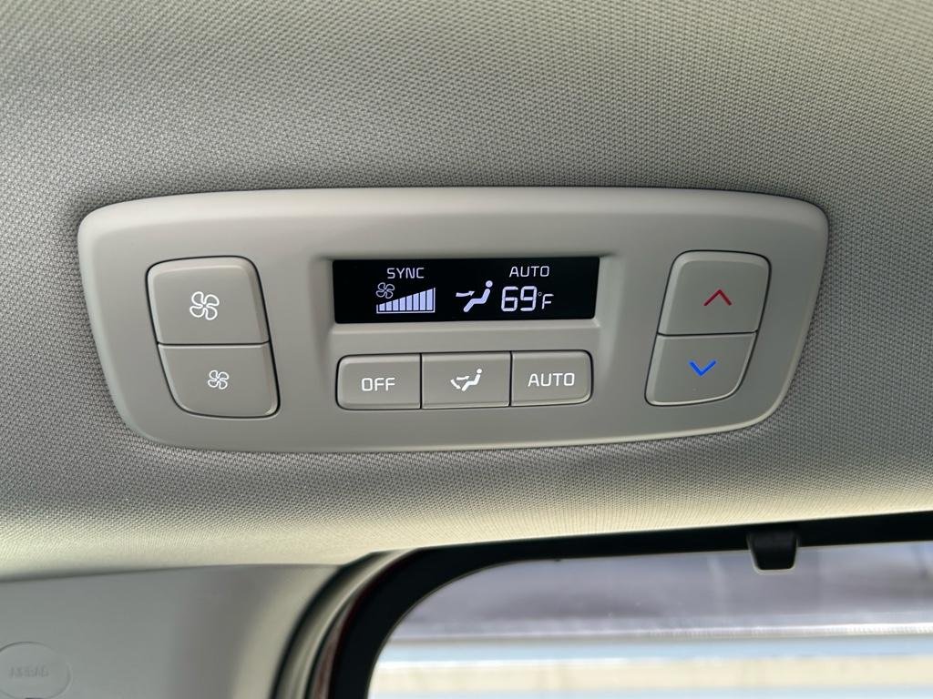 2026 Kia Carnival SX - Photo 17