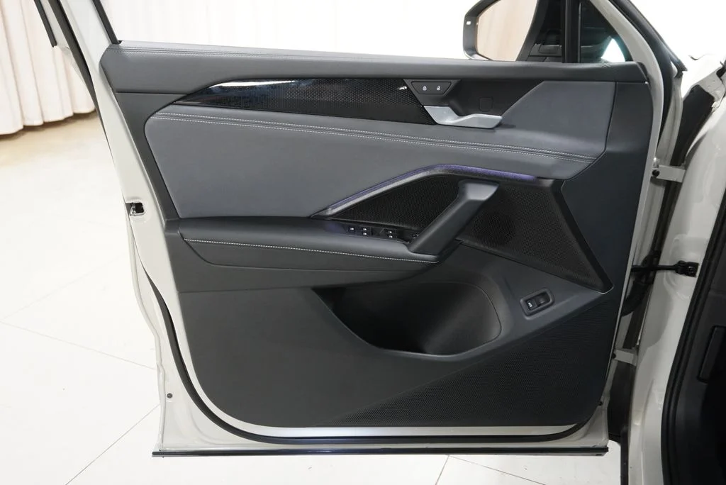 Certified Used 2026 Sandstone w/Deep Black Roof Volkswagen SE R-Line Black image 29