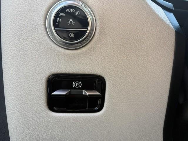 Used 2025 Black Mercedes-Benz GLC 300 image 14