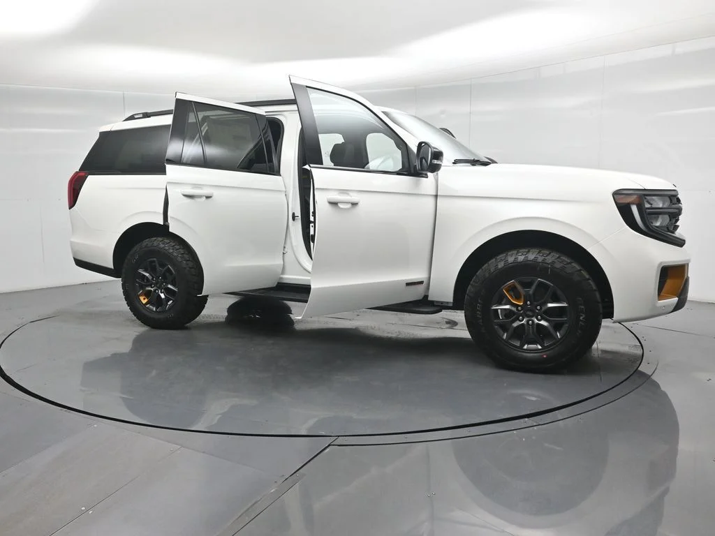 New 2026 Star White Metallic Tri-Coat Ford Tremor image 31