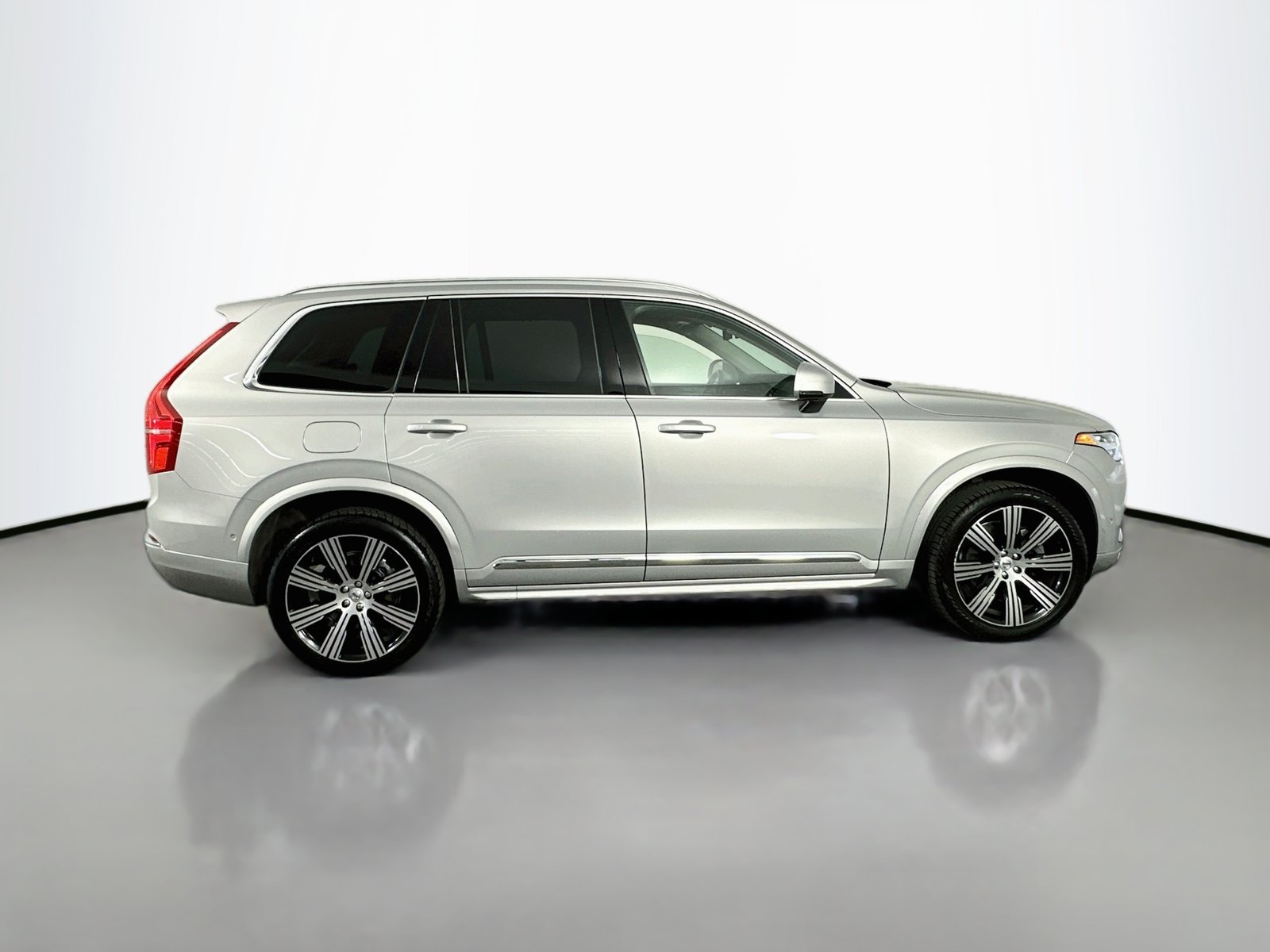 Used 2023 Silver Dawn Metallic Volvo Ultimate image 8