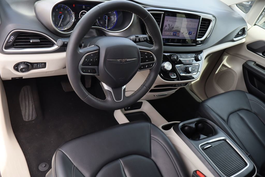 2023 Chrysler Pacifica Touring L - Photo 11