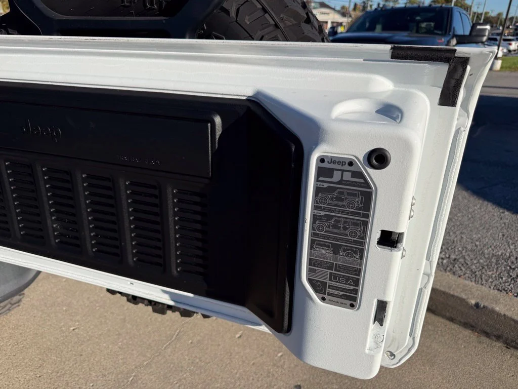 Used 2023 White Jeep Willys image 27