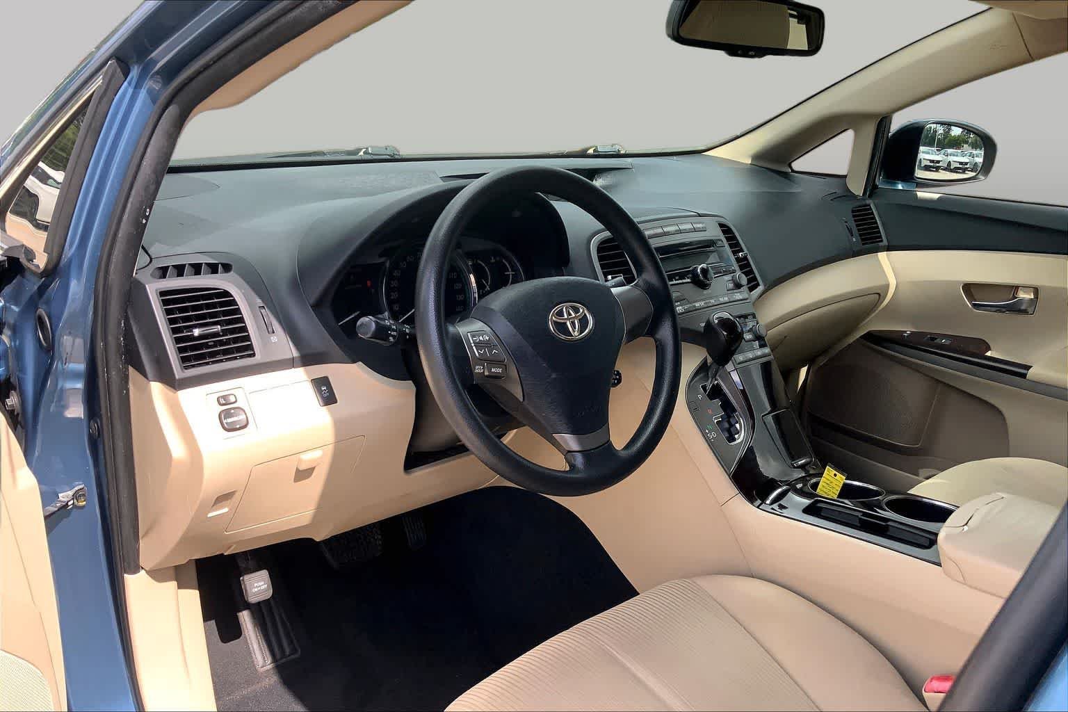 Used 2009 Tropical Sea Metallic Toyota  image 16