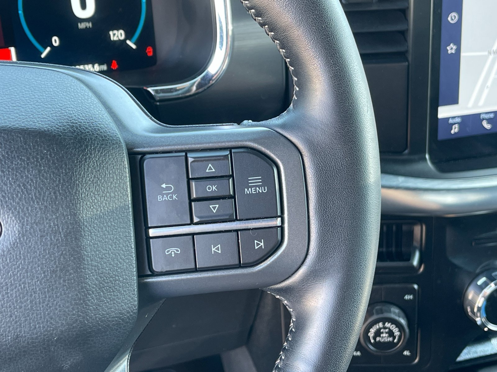 Used 2023 Gray Metallic Ford Lariat image 27