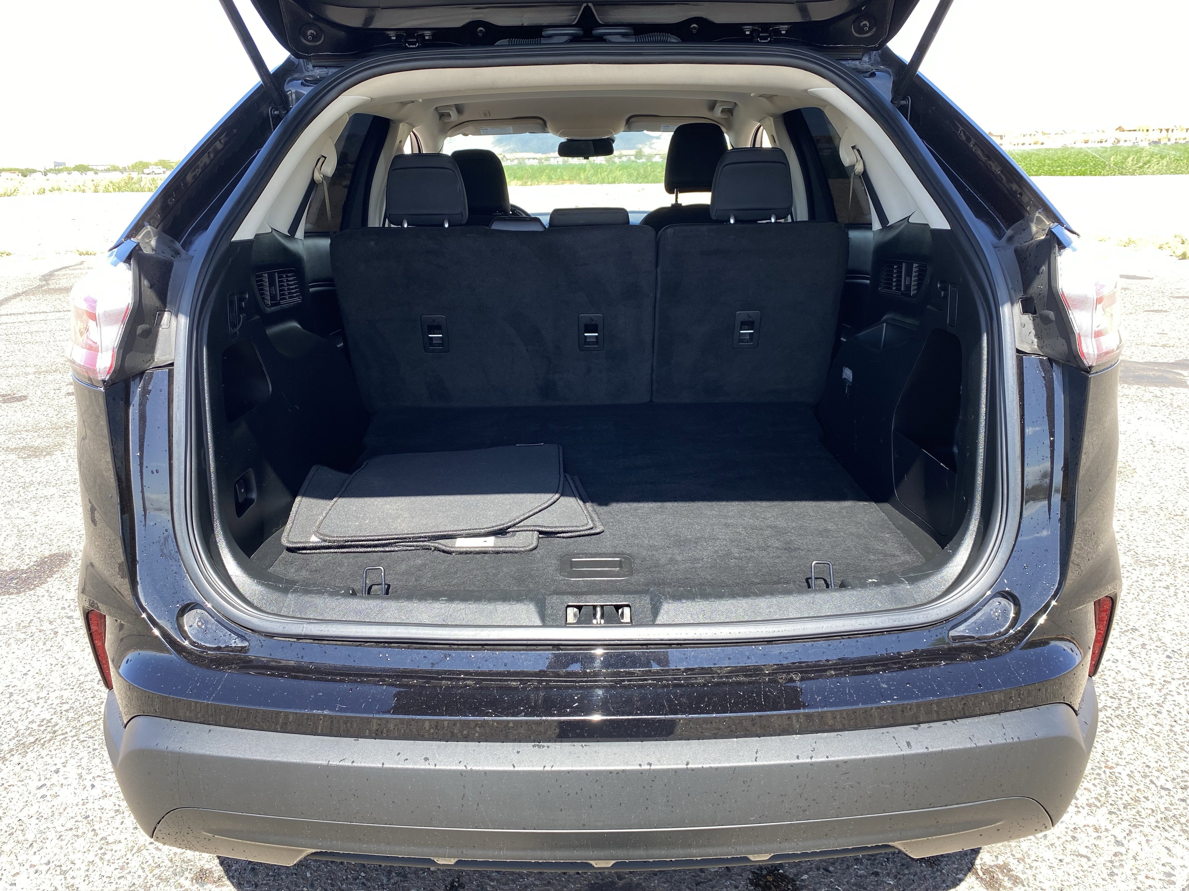 Used 2023 Agate Black Metallic Ford SE image 14