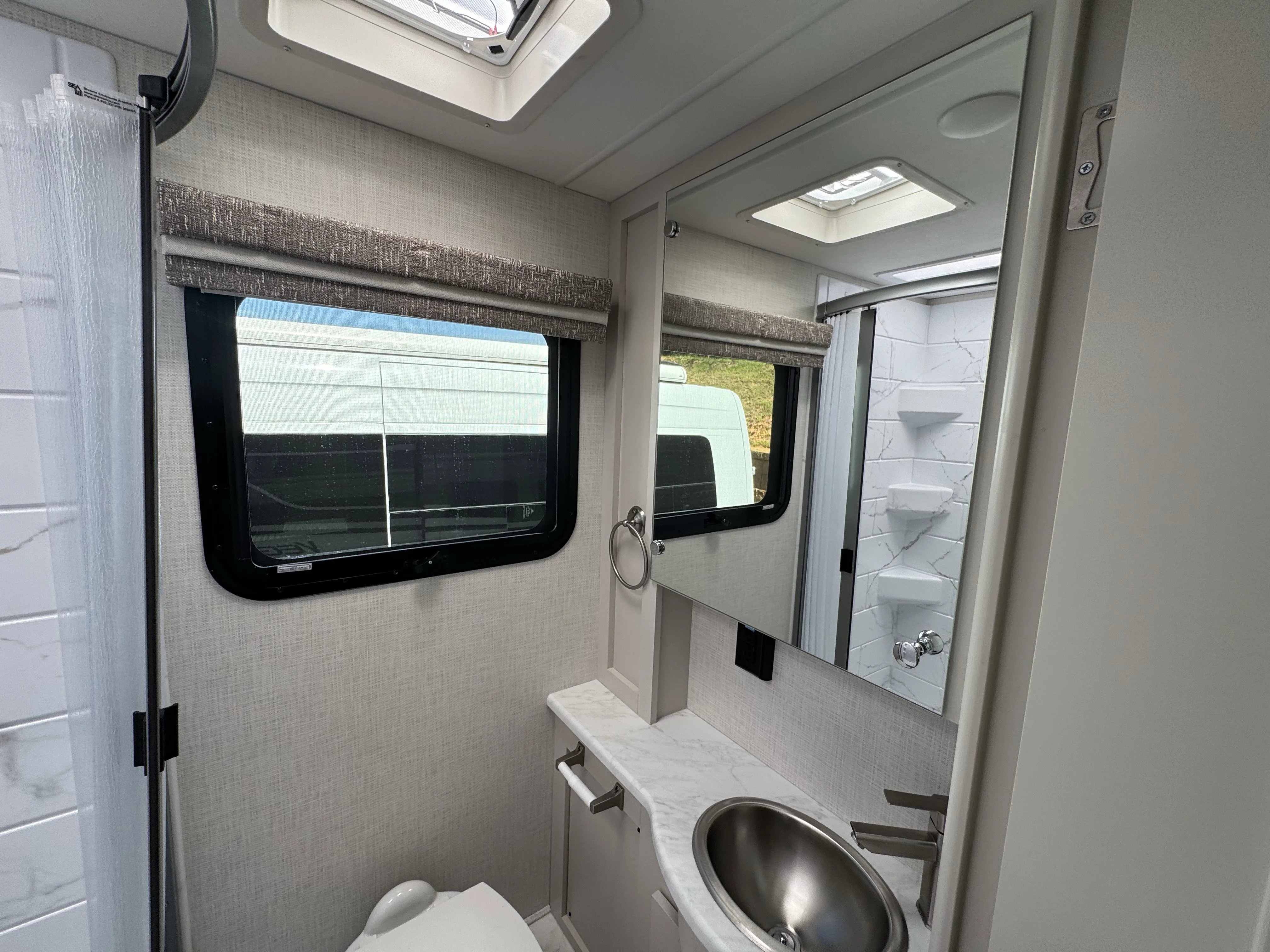 New 2026  Thor Motor Coach  image 21