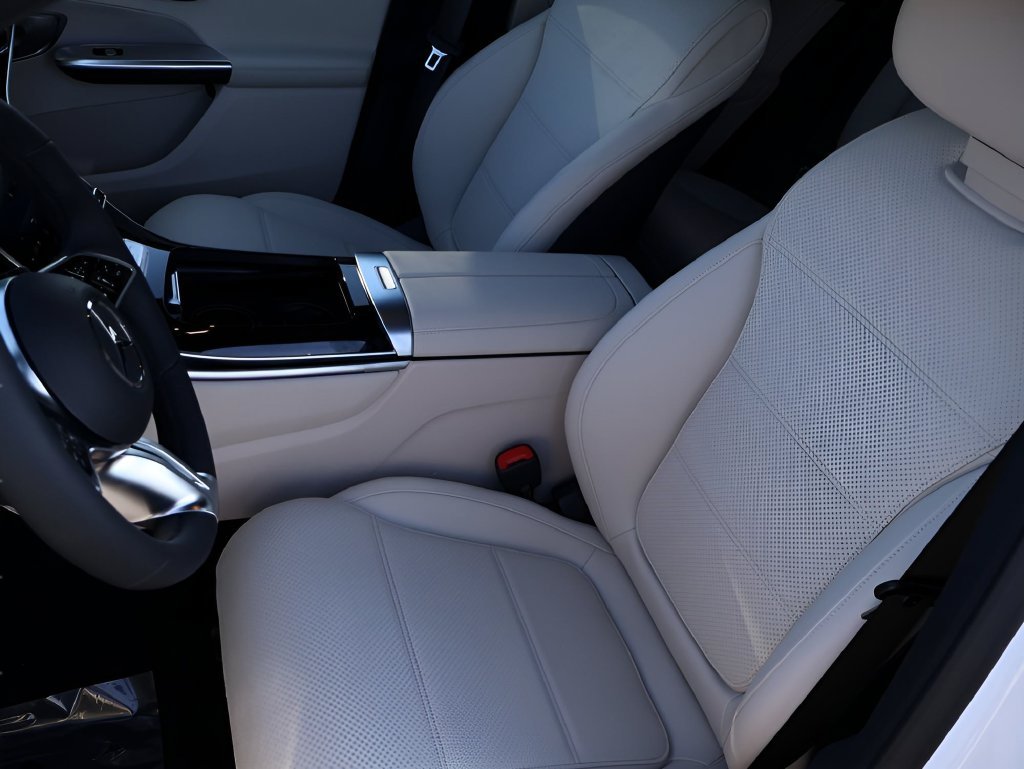 Used 2026 MANUFAKTUR Moonlight White Metallic Mercedes-Benz GLC 300 image 28