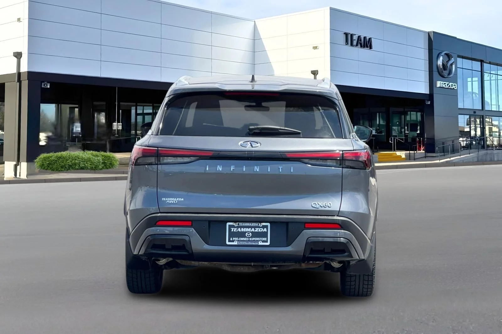 Used 2025 Gray INFINITI LUXE image 5