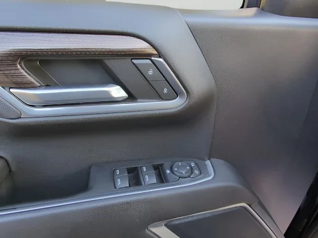 Used 2022 Black Chevrolet LT image 17
