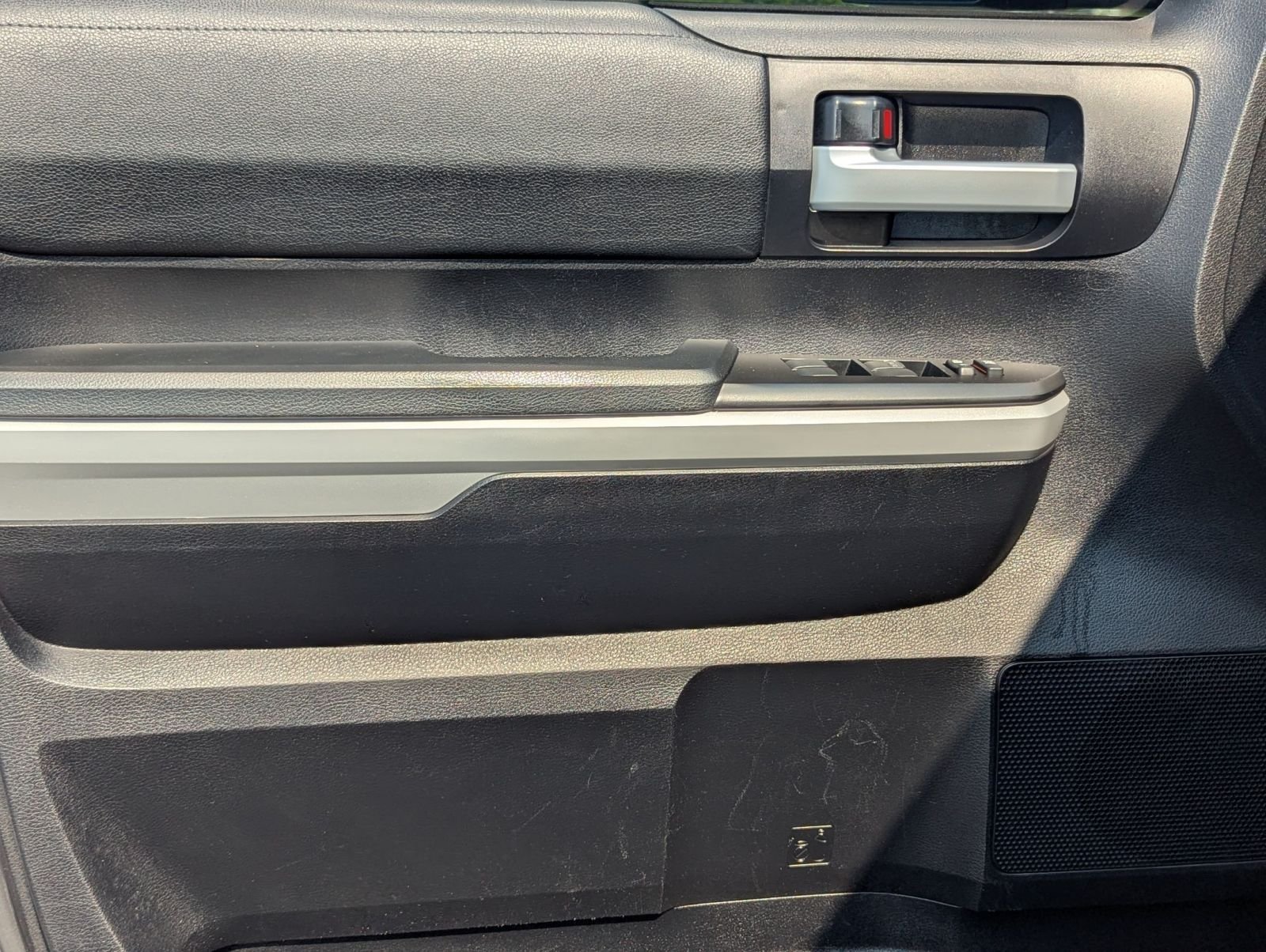 Used 2019 Gray Toyota SR5 image 11
