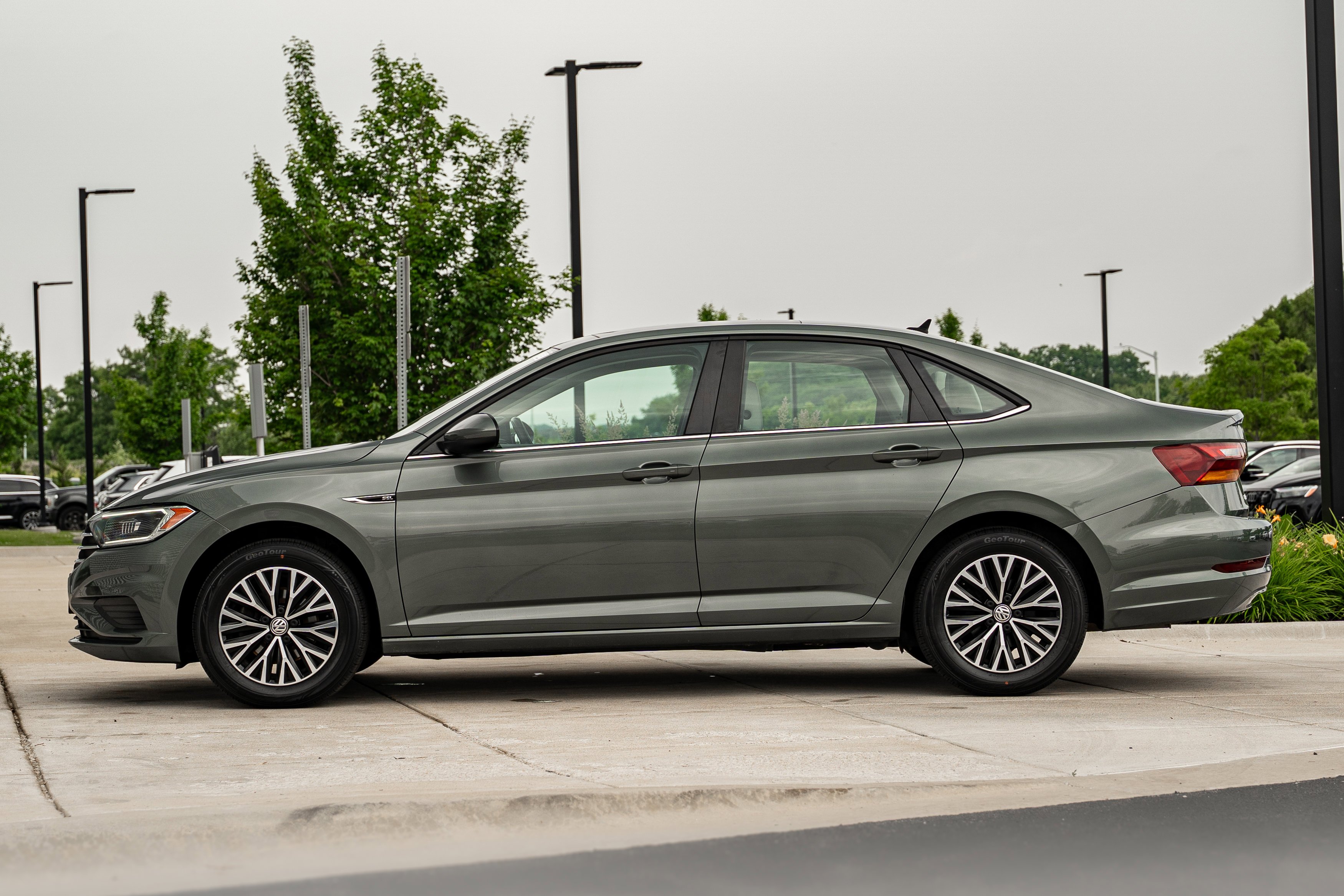 Used 2019 Sage Green Metallic Volkswagen SEL image 6