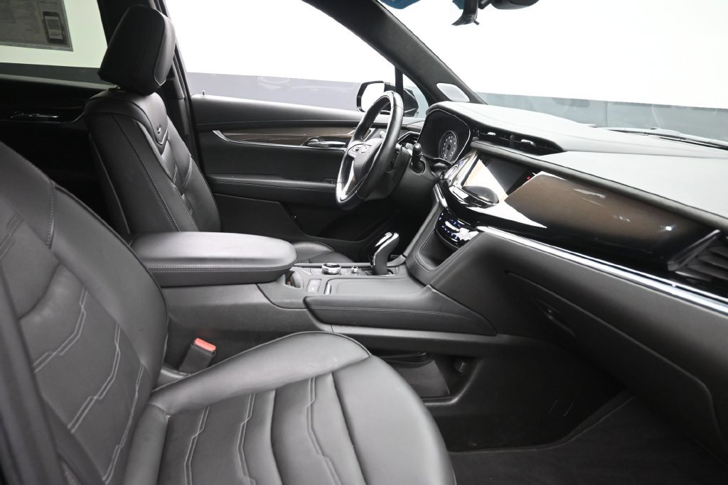 Used 2025 Black Cadillac Premium Luxury image 9