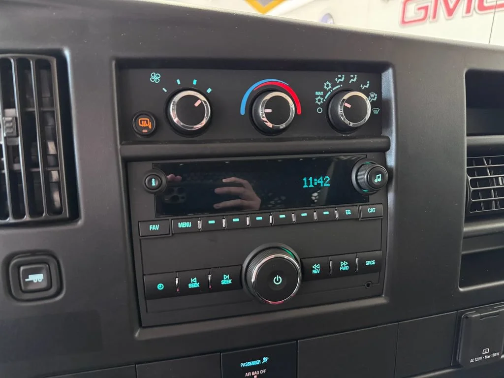 2024 Chevrolet Express Cargo Work Van - Photo 17