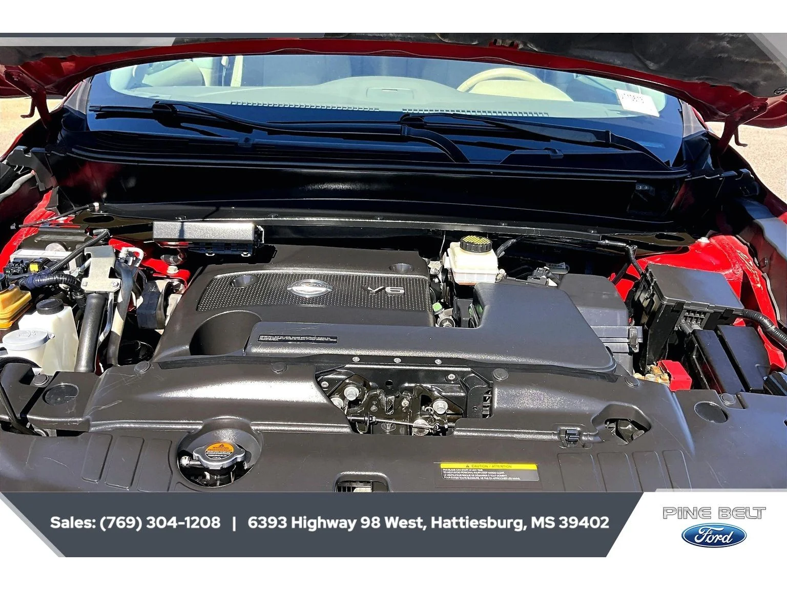 Used 2014 Cayenne Red Nissan SL image 8