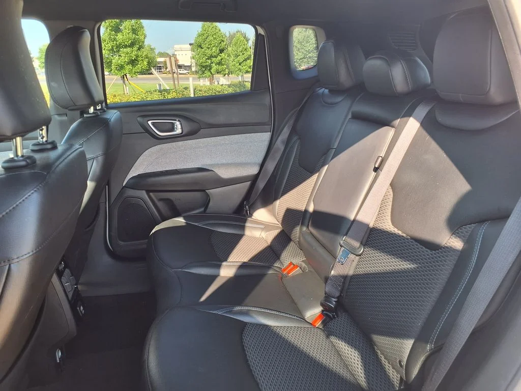 Used 2025 White Jeep Latitude image 17