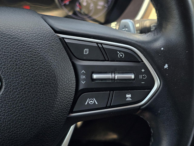 Used 2023 White Hyundai SEL image 12