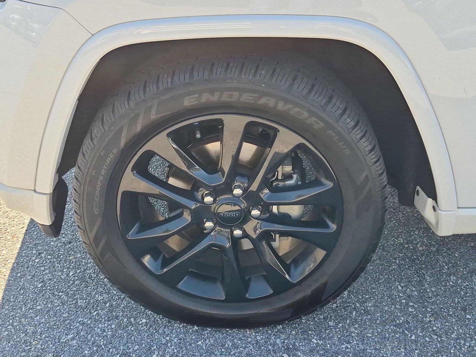 Used 2018 Bright White Clearcoat Jeep Altitude image 10