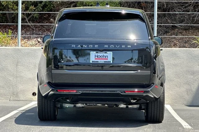 New 2026 Santorini Black Land Rover SE image 4