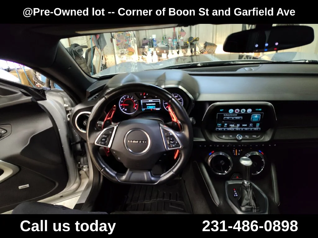 Used 2016  Chevrolet 2LT image 18