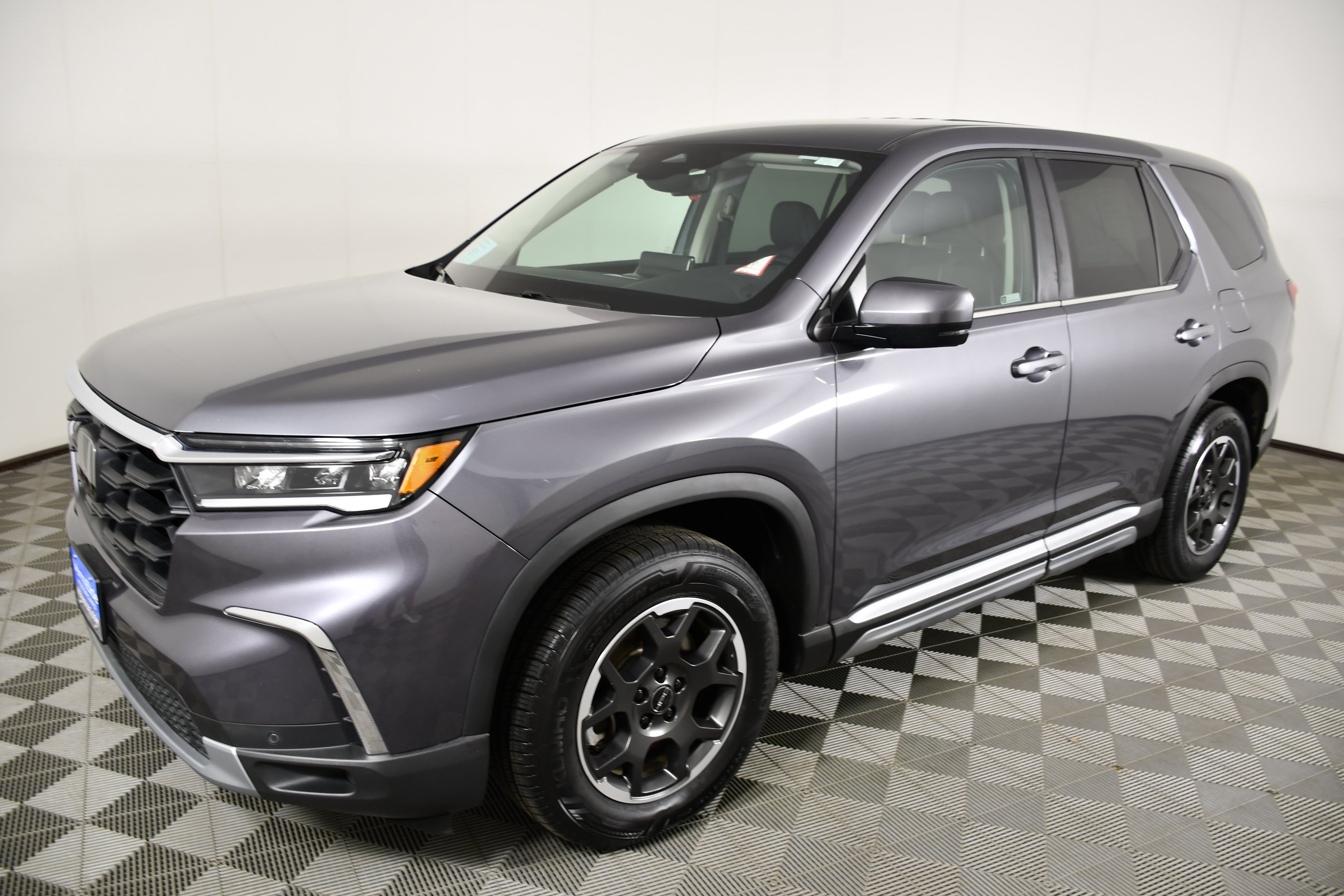 Used 2024 Modern Steel Metallic Honda EX-L 8 Passenger image 10