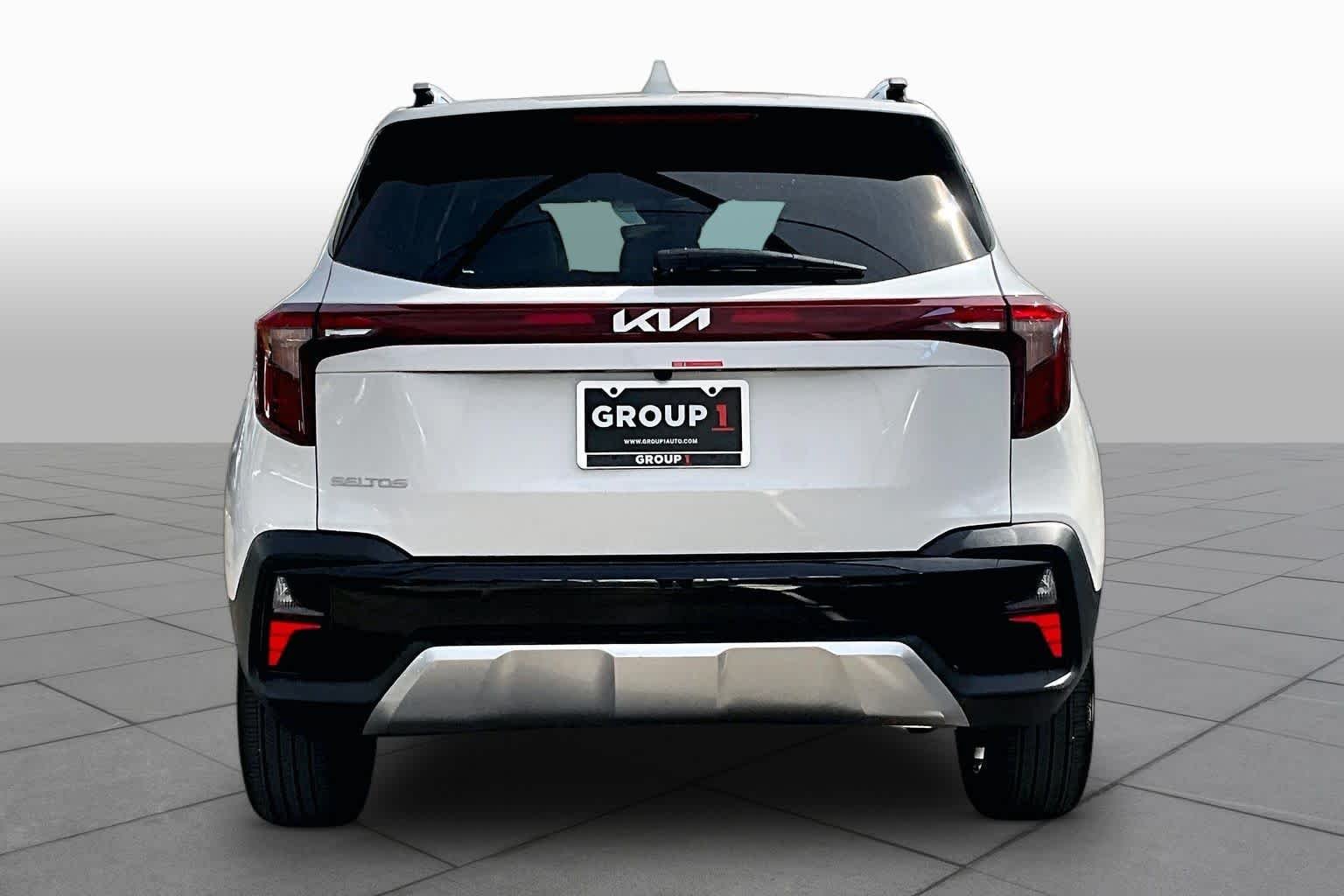 Used 2026 Snow White Pearl Kia EX image 5