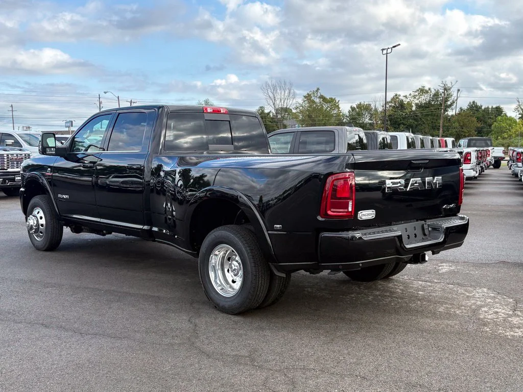 New 2026 Diamond Black Crystal Pearl-Coat Exterior Paint RAM Limited image 5
