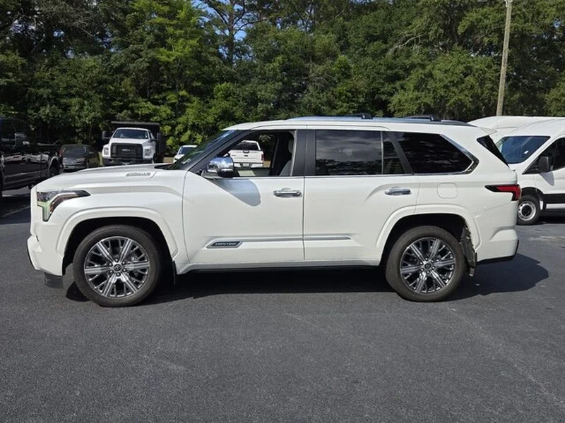 Used 2024 Wind Chill Pearl Toyota Capstone image 5