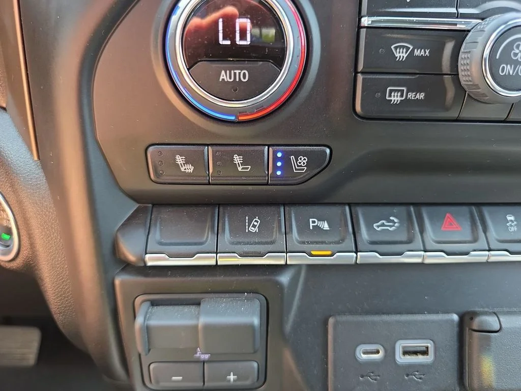 Used 2023 Red Chevrolet High Country image 24