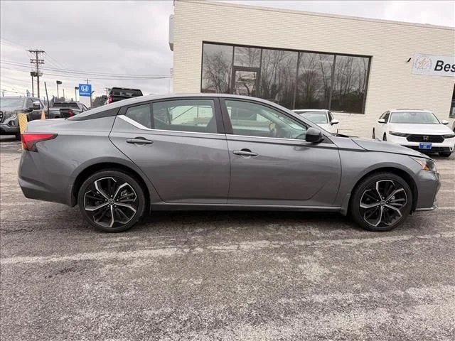 Used 2025 Gray Nissan 2.5 SR image 3