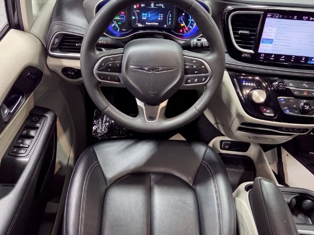 Used 2024 Black Chrysler Select image 6