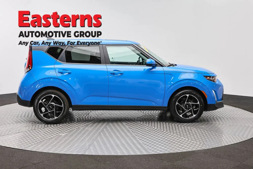 Used 2023 Blue Kia EX image 4